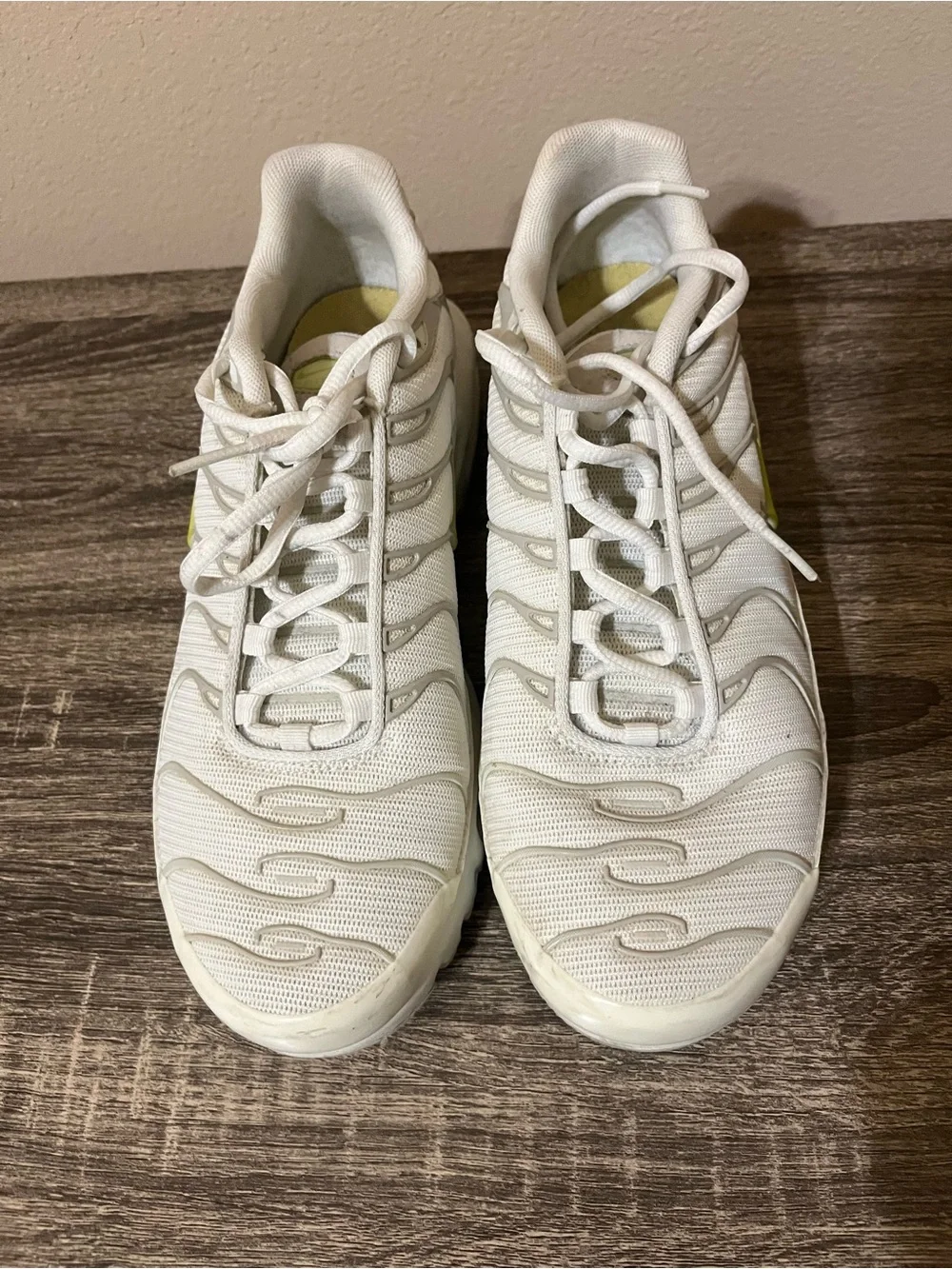 Nike Air Max Plus TN SE White Athletic Shoes Women 9.5